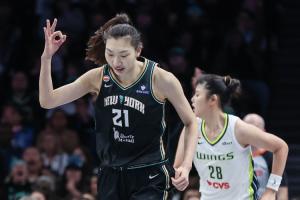 韩旭拿到赛季新高9分 主帅称赞:她一直在进步 防守端进步很显著配图