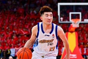 媒体人：广厦弃用孙铭徽效果明显 脚伤成那样再上场就是伤害球队配图