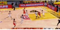 12中3!解说调侃塔克:胡金秋还是很了解队友 看到他上篮赶紧抢板配图