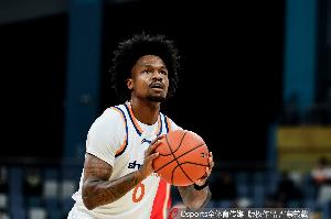 媒体人:上海想赢怕输犹豫导致失误不断 广厦背水一战全力死磕配图