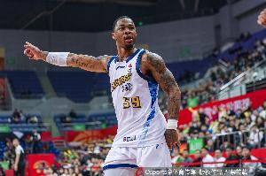 媒体人：王博面对上海几乎无解双小外采用短轮换 让对手措手不及配图