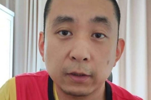 解说：马刺和尼克斯之间有半档的差距 预测马刺夺冠 而且没有抢七配图