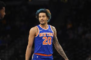 想笑就笑出来吧😄索汉：我不认为马刺能进总决赛有什么好惊讶的配图