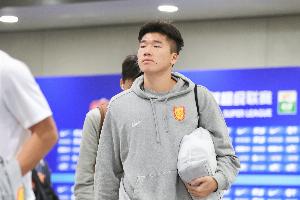 岳瑞杰本场12次解围,成单场中超完成至少10次解围最年轻的球员配图